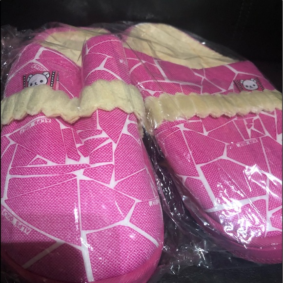 Slippers - Picture 2 of 3